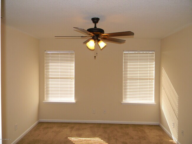Building Photo - 2370 Sunset Bluff Dr
