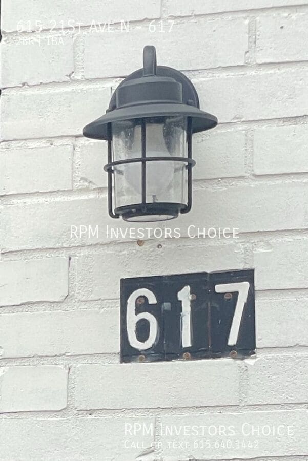 Building Photo - 615 21st Ave N
