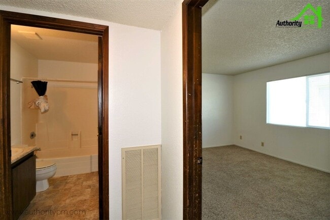 Building Photo - 900 Jamieson Ct