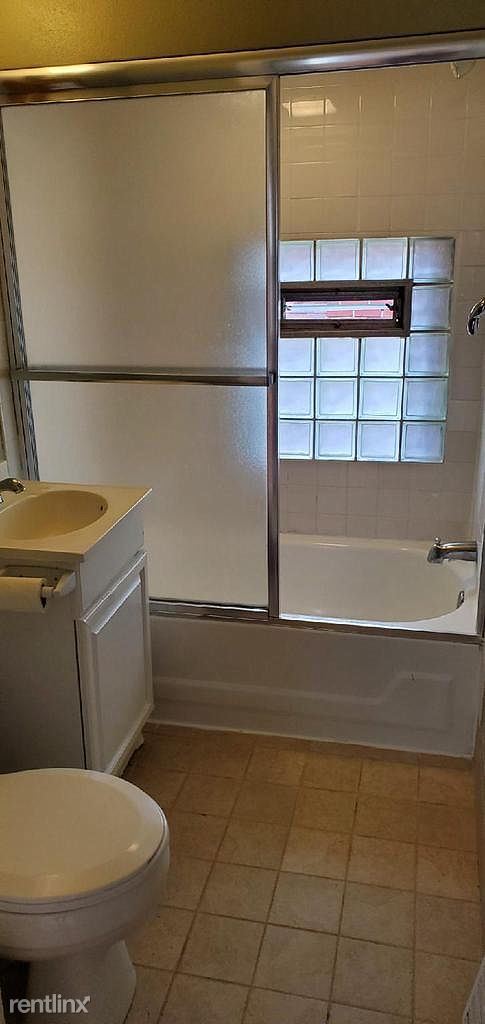 Building Photo - 2 br, 1 bath Duplex - 2202 North 55th Stre...