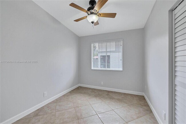 Building Photo - 618 Woodgate Cir
