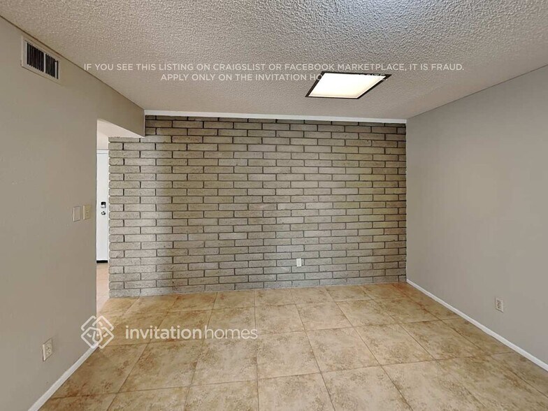 Building Photo - 10413 W Calle Del Oro