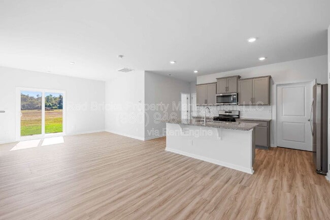 Building Photo - 1837 Vanderlyn St