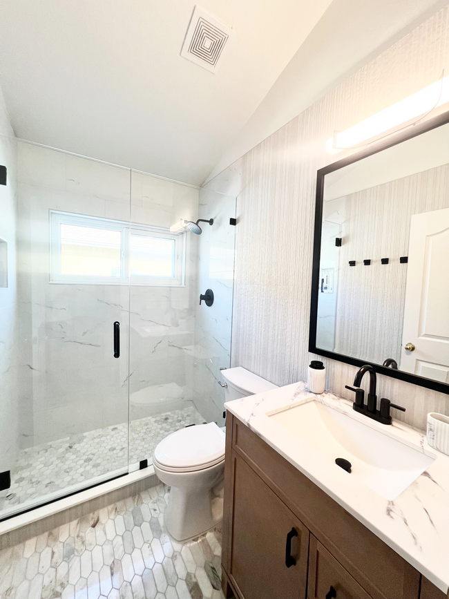 Building Photo - 515 Somerhill Dr NE