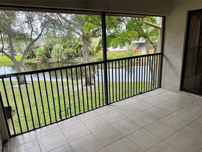 Building Photo - 3817 Cocoplum Cir