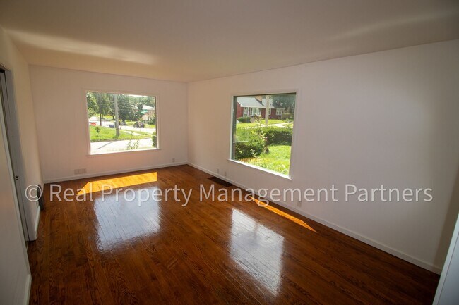 Building Photo - 1350 Giddings Ave SE
