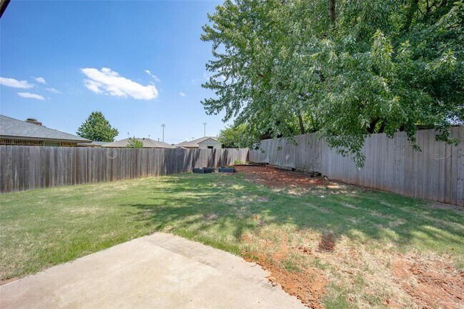 Building Photo - 630 S Heights Dr