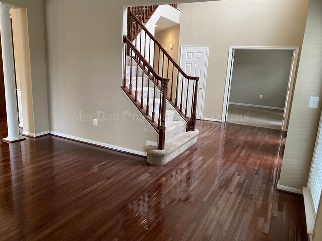 Building Photo - 121 Riggs Rd