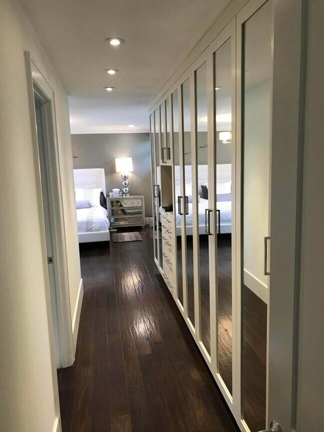 Building Photo - 20981 Verano Way