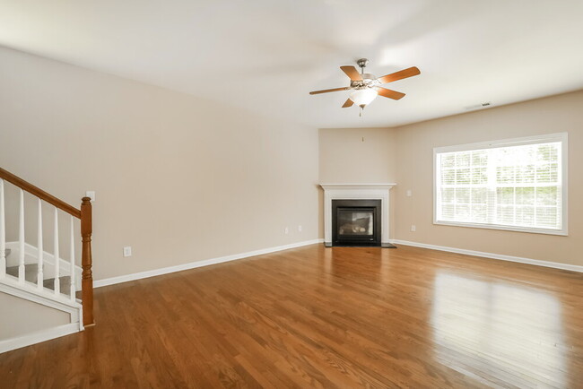 Building Photo - 529 Crestmont Ln