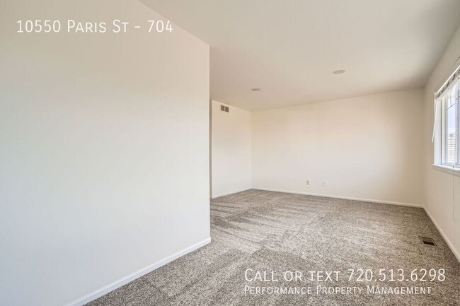 Building Photo - Freshly Updated Spacious Two Bedroom Townhome