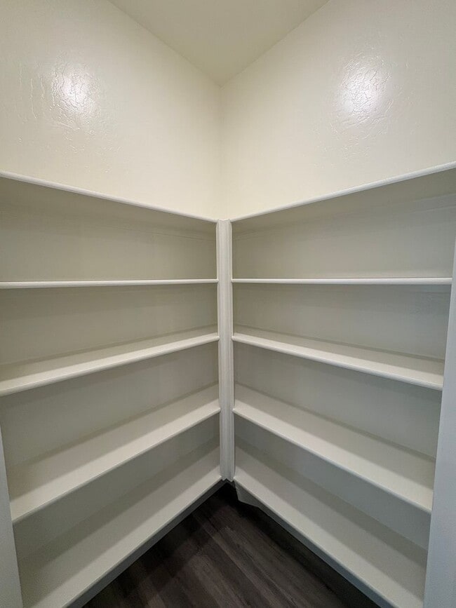 Building Photo - NW Visalia Home Rent Ready! Walking distance to Oak Grove