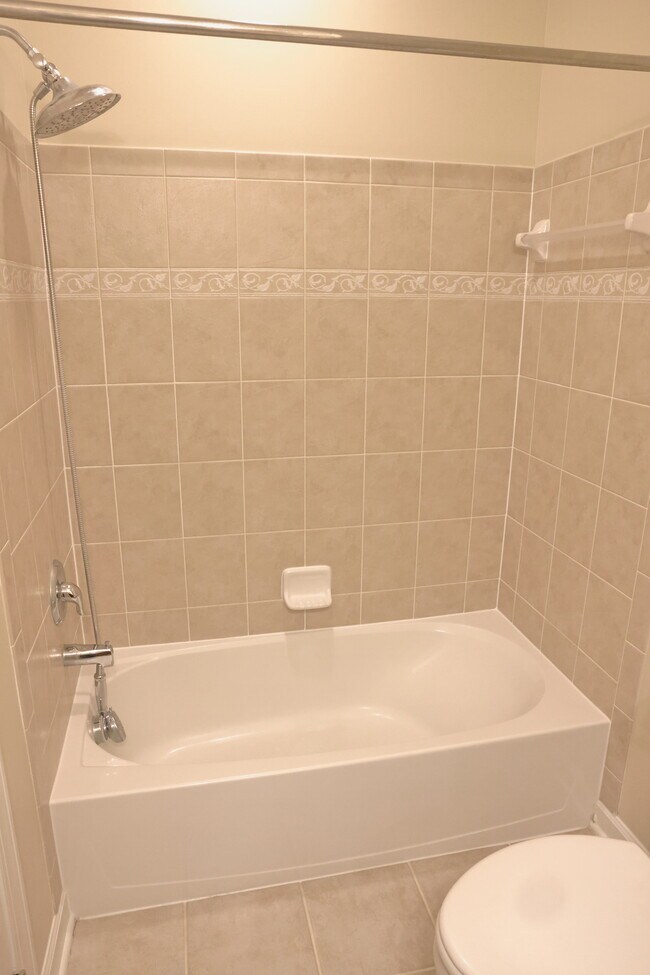 Hallway Bath 1 - 18 Sharpstead Ln