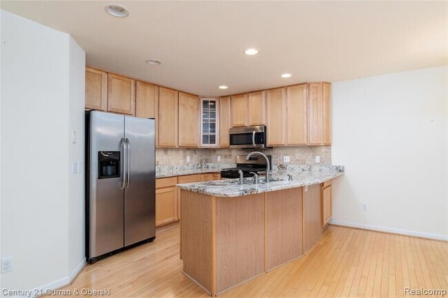 Building Photo - 50529 Beechwood Ct