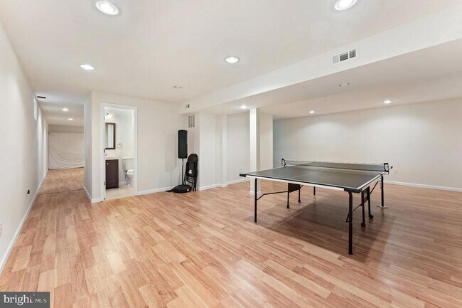 Building Photo - 8000 Sandburg Ct