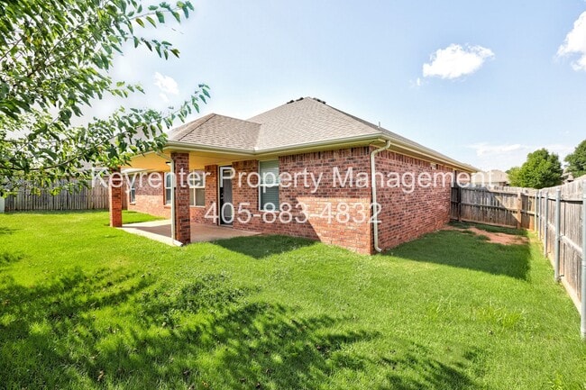 Building Photo - Spacious 4-Bedroom Home with Modern Upgrades & Prime Location