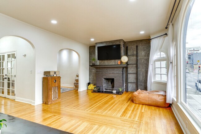 Building Photo - 3232 Divisadero St