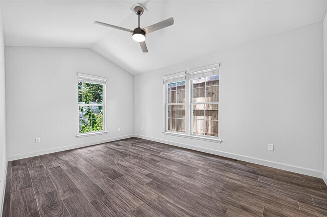 Building Photo - 6441 Kirby Dr