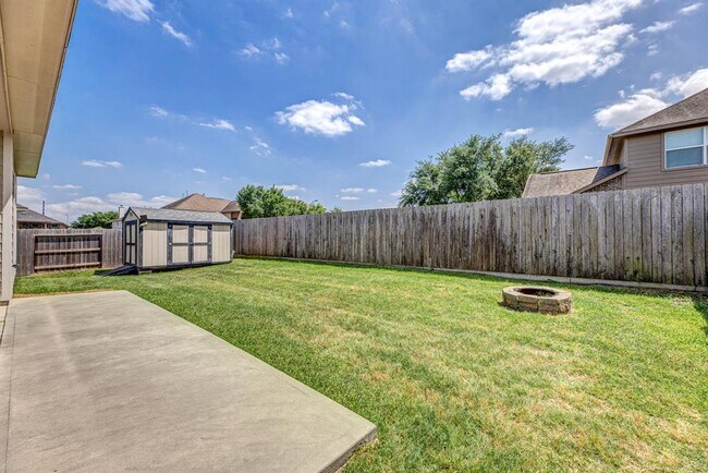 Building Photo - 15215 Holloway Hls Trl
