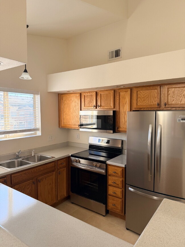 Building Photo - "Charming 2-Bed, 2-Bath condo Oasis in Aurora - 988 Sq Ft of Comfort!"