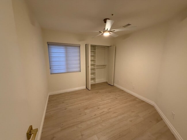 Building Photo - Fully Remodeled 2bed/2bath Townhouse.
