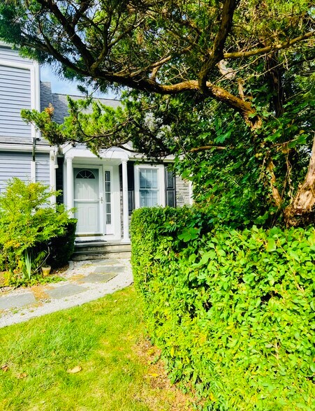 Building Photo - 94 Country Club Dr