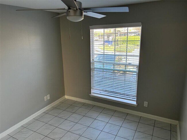 Building Photo - 1880 White Oak Dr