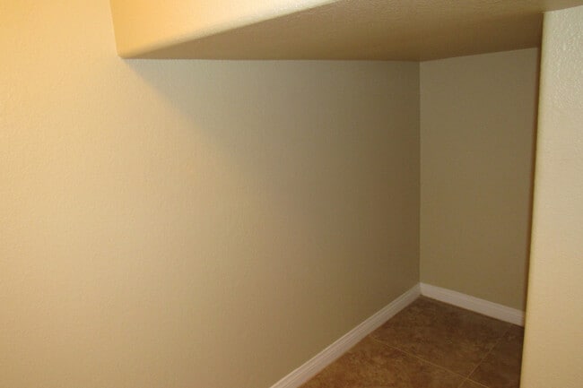 Building Photo - COMING SOON-BEAUTIFUL 2 STORY HOME LOCATED IN HENDERSON WITH STRIP AND MOUNTAIN VIEWS!