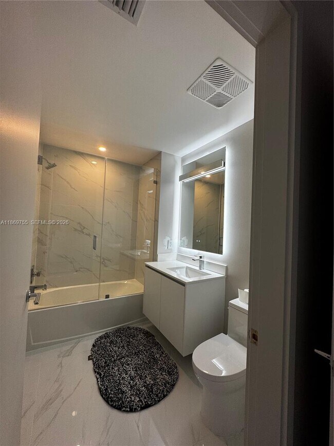 Building Photo - 700 NE 24th St