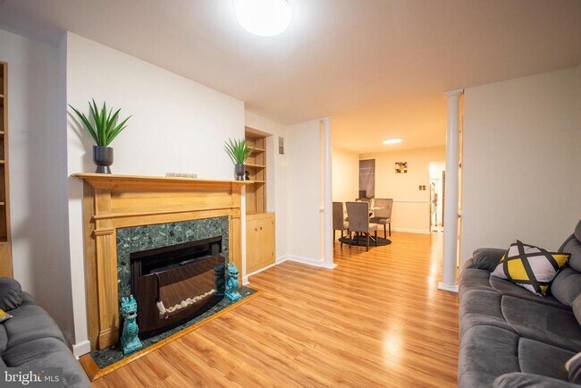 Primary Photo - 913 W Lombard St