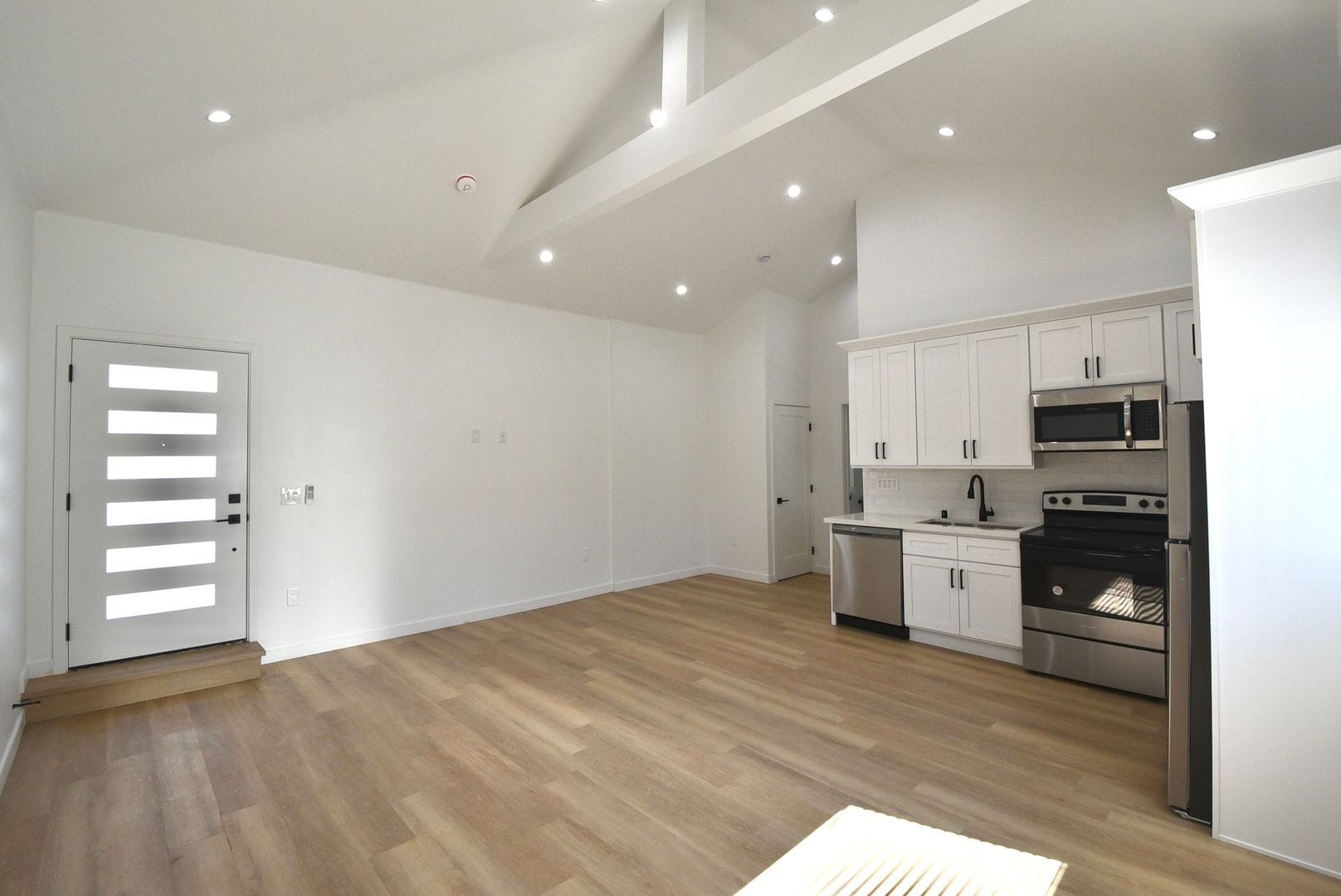 Building Photo - 4751 Kraft Ave