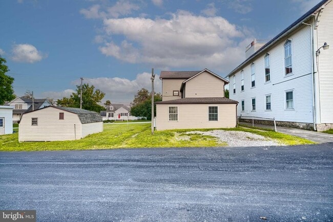 Building Photo - 359 Old Bayview Rd