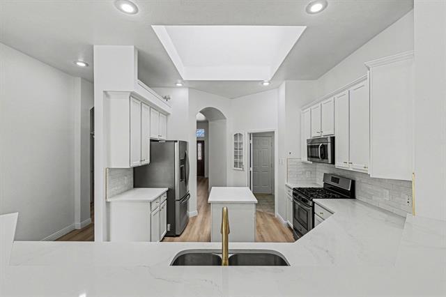 Building Photo - 6212 Crestmont Ln