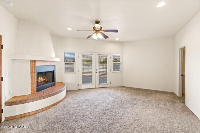 Building Photo - $500 off first months rent, Beautiful Home...