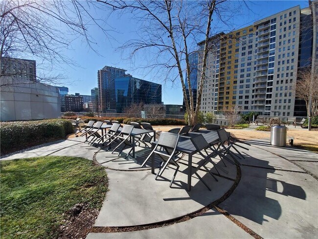 Building Photo - 44 Peachtree Pl NE