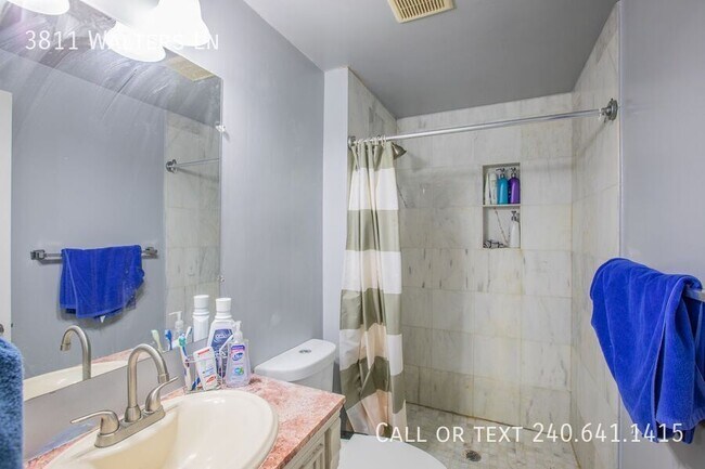 Building Photo - 3811 Walters Ln