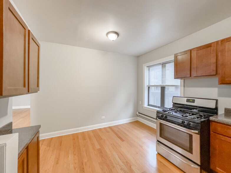 Building Photo - 3733 N Pine Grove Ave