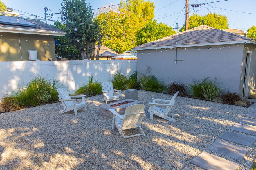 Building Photo - 6411 Hesperia Ave