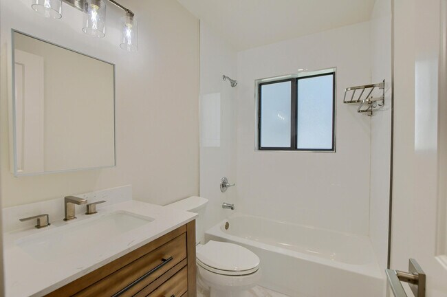 Building Photo - 2503 Oceanview Ave
