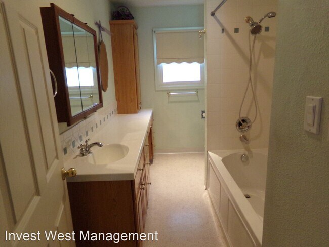 Building Photo - 2 br, 1 bath House - 2645 Field St