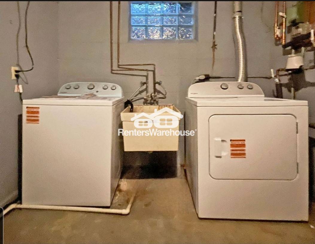 Building Photo - 32 Woodpecker Ridge Rd