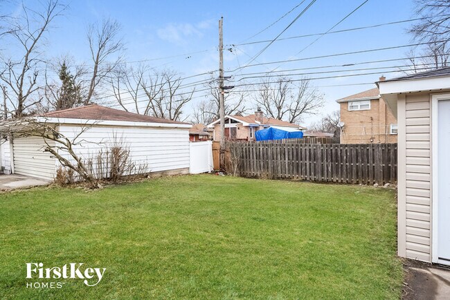 Building Photo - 1018 E 161st Pl