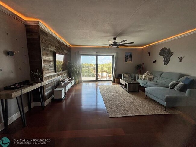 Building Photo - 900 River Reach Dr