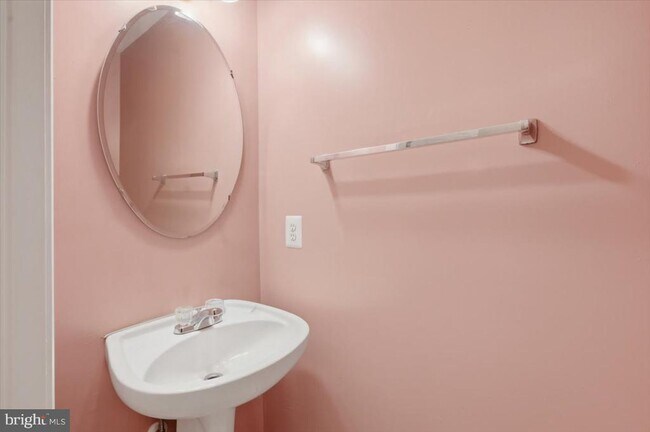 Building Photo - 6914 S Dewey Ct