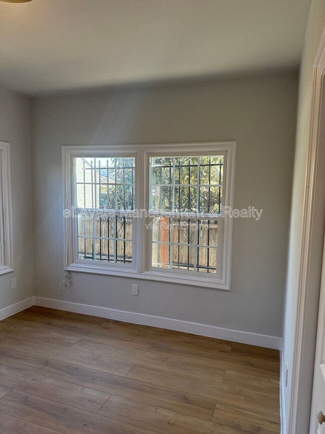 Building Photo - 1607 W 49th St