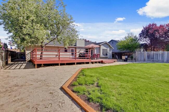 Building Photo - 4243 E Driftwood Dr