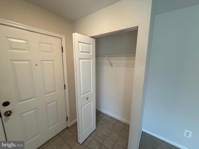 Building Photo - 5866 Orchard Hill Ct