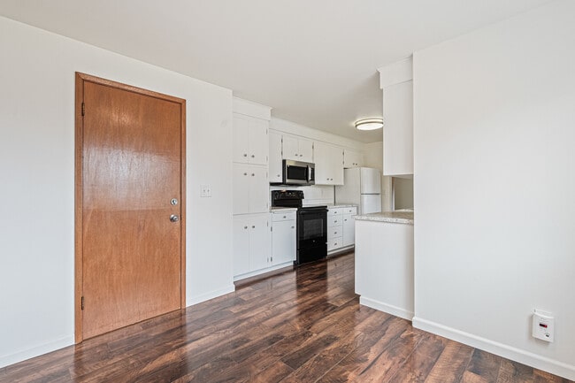 Building Photo - 4802 S 73rd St