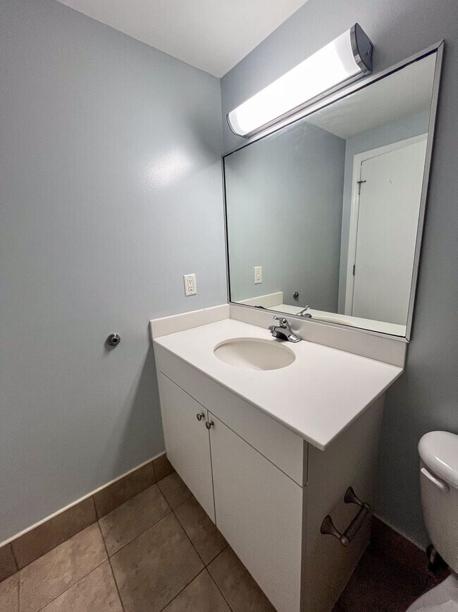 Building Photo - 2515 SW 35th Pl