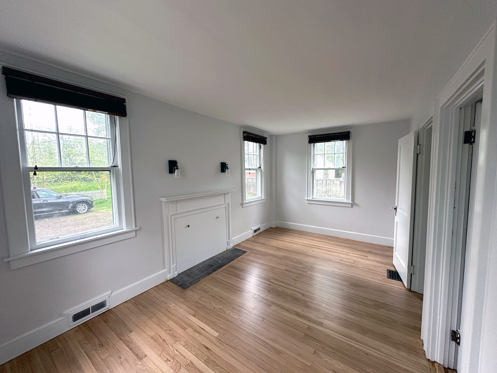 Building Photo - 111 Amity St